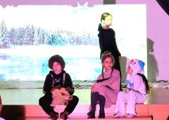 "Der Eisprinz und seine Freunde" - eine Theater-Aufführung im Schulhaus Höhe