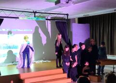 "Der Eisprinz und seine Freunde" - eine Theater-Aufführung im Schulhaus Höhe