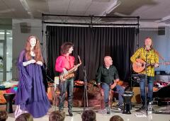 Kultureller Anlass mit der Gruppe Ssassa der 1. – 4. Klassen