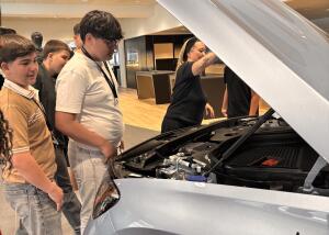 Einblick in die Autowelt - Schule Aarburg zu Gast bei der Merbag